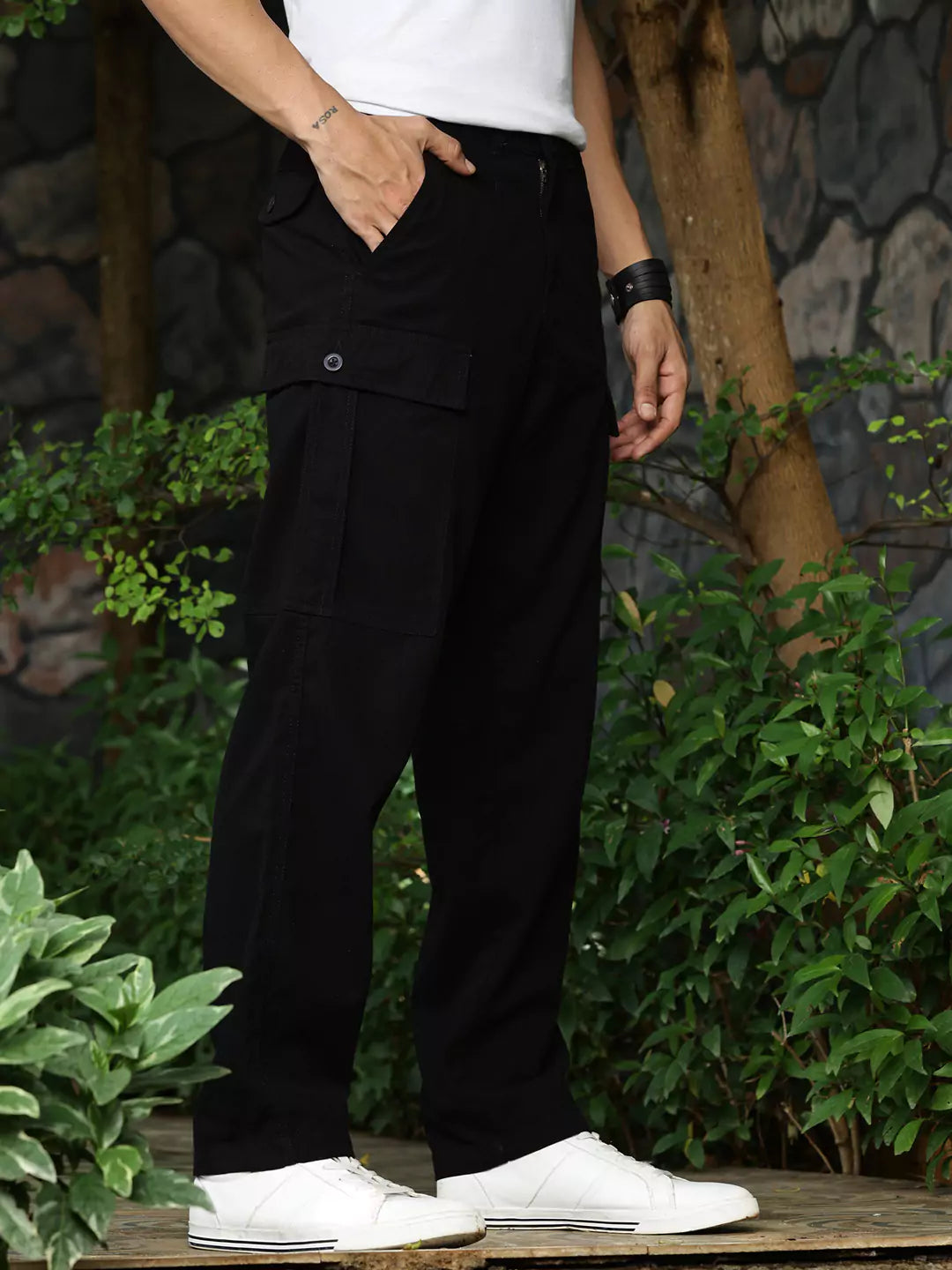 Thomas Scott Men Black Mid-Rise Straight Fit Woven Cargo Trouser