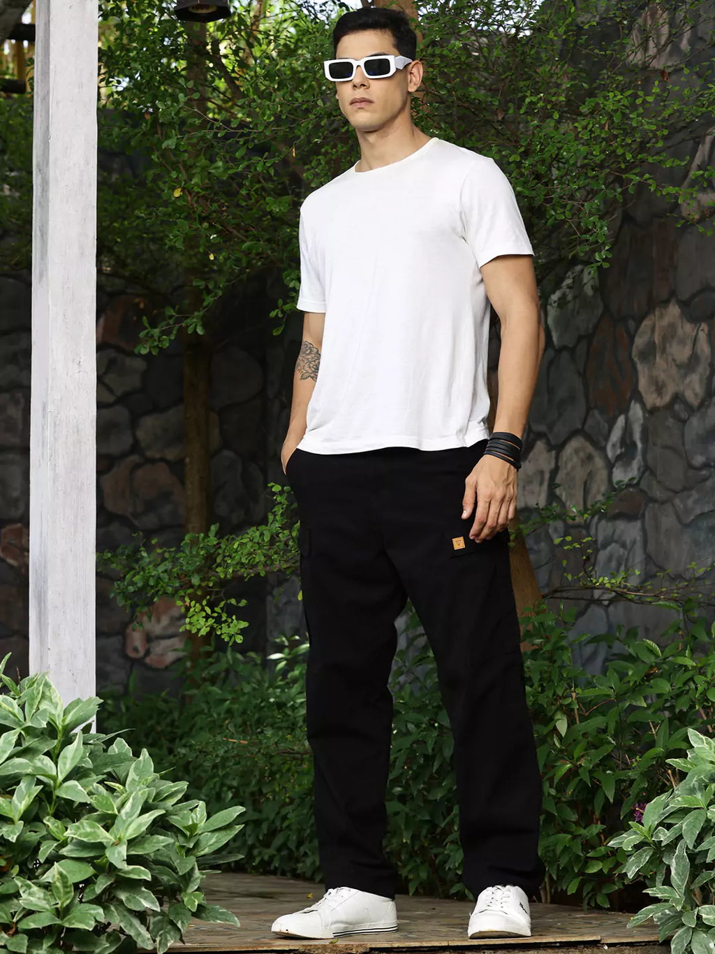 Thomas Scott Men Black Mid-Rise Straight Fit Woven Cargo Trouser