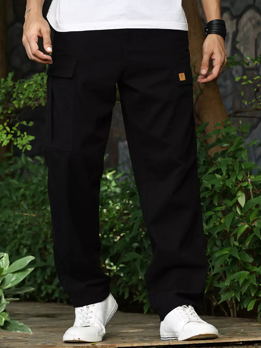Thomas Scott Men Black Mid-Rise Straight Fit Woven Cargo Trouser