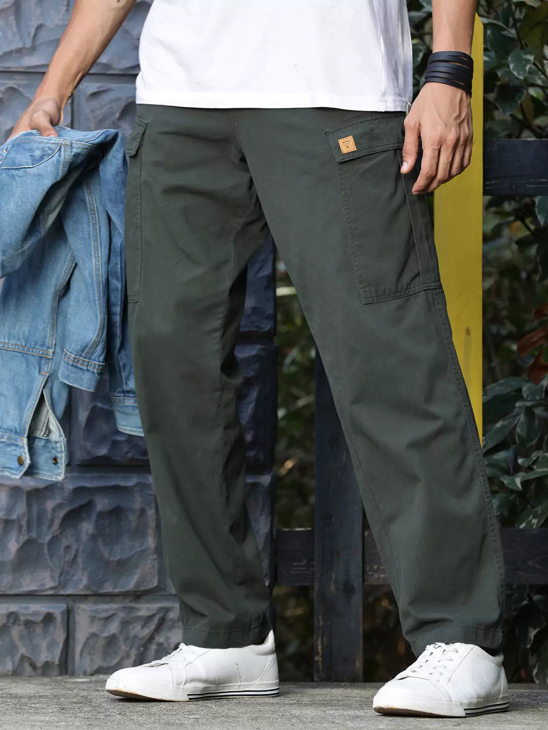 Thomas Scott Men Green Mid-Rise Straight Fit Woven Cargo Trouser
