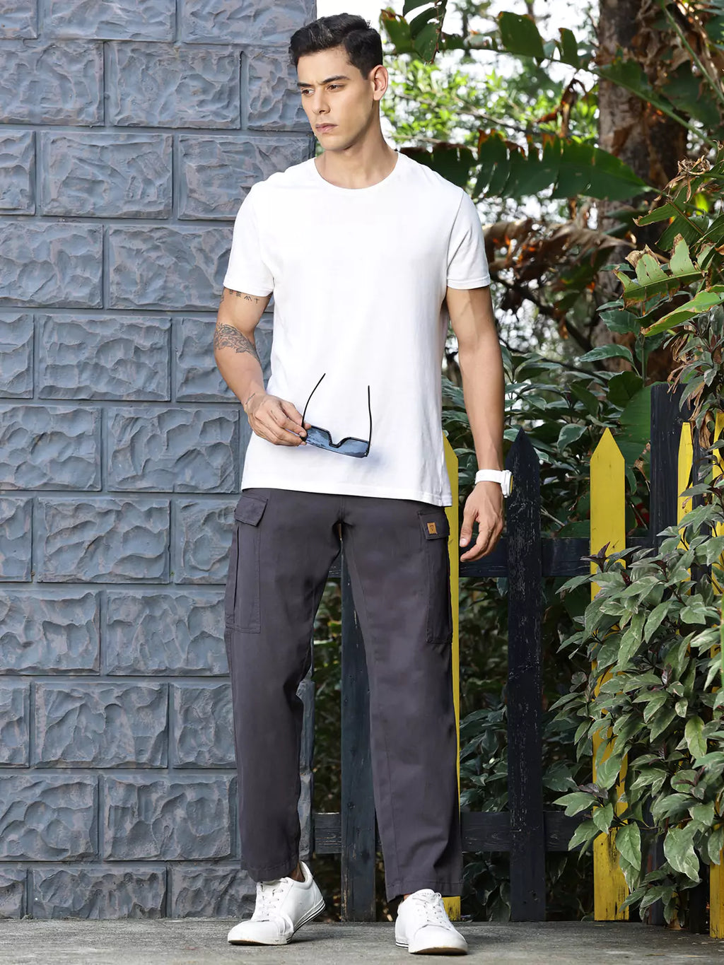 Thomas Scott Men Grey Mid-Rise Straight Fit Woven Cargo Trouser