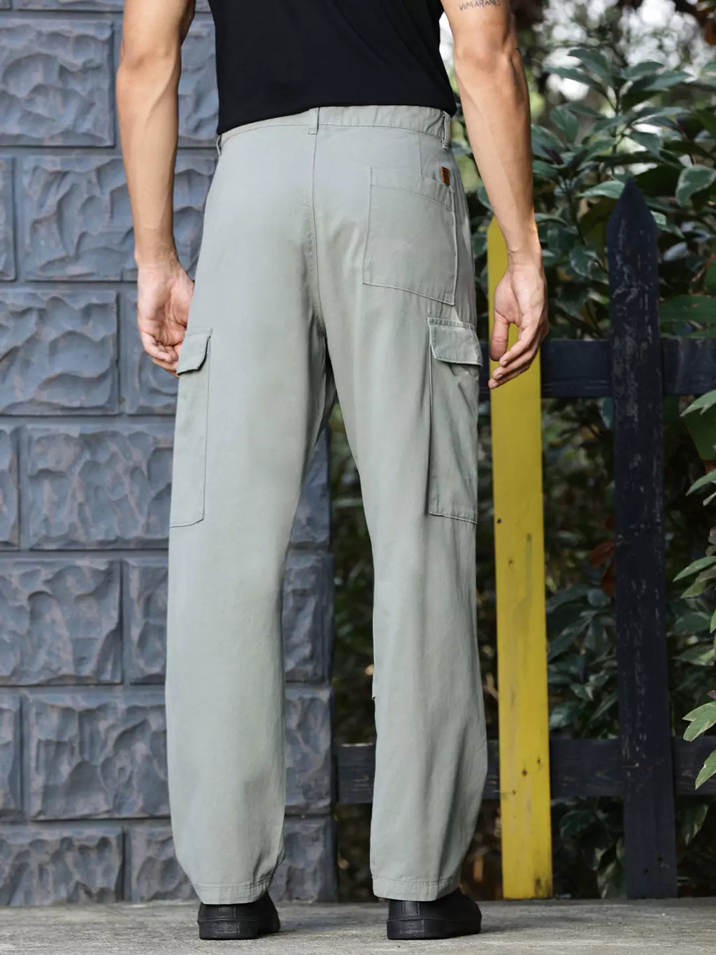 Thomas Scott Men Classic Straight Fit Mid-Rise Pure Cotton Easy Wash Cargos Trousers