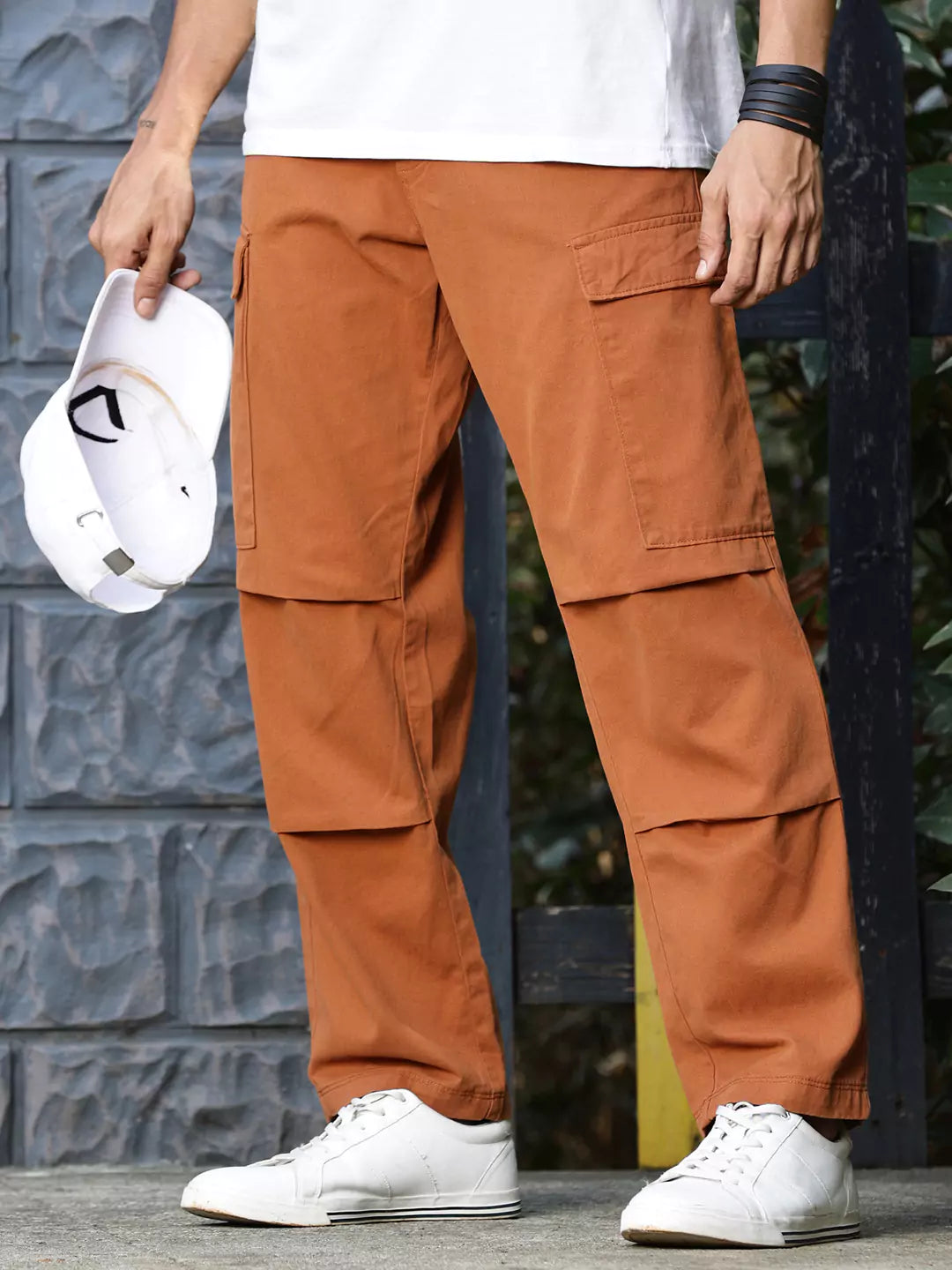 Thomas Scott Men Classic Straight Fit Mid-Rise Easy Wash Pure Cotton Cargos Trousers