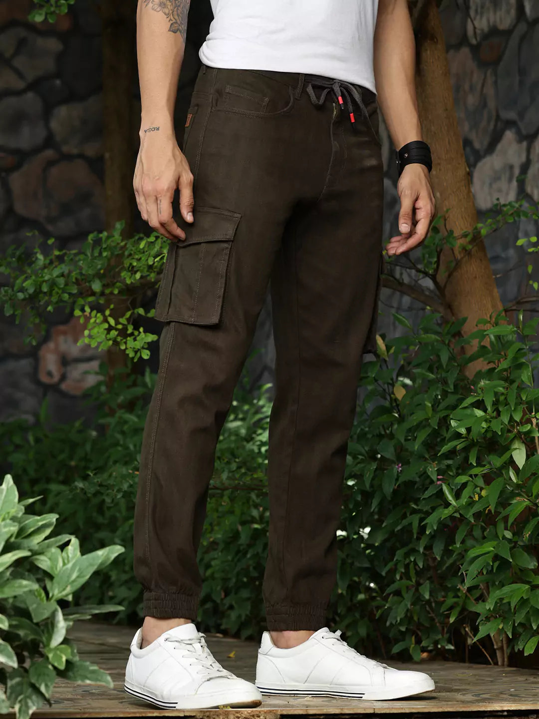 Thomas Scott Men Smart Slim Fit Mid-Rise Easy Wash Cargos Trousers
