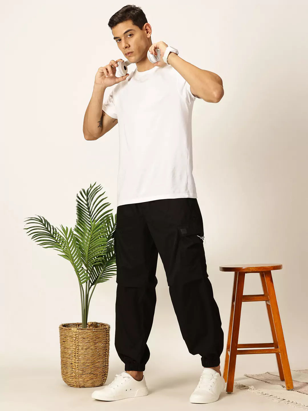 Thomas Scott Men Black Mid-Rise Regular Fit Parashute Cargos Trousers