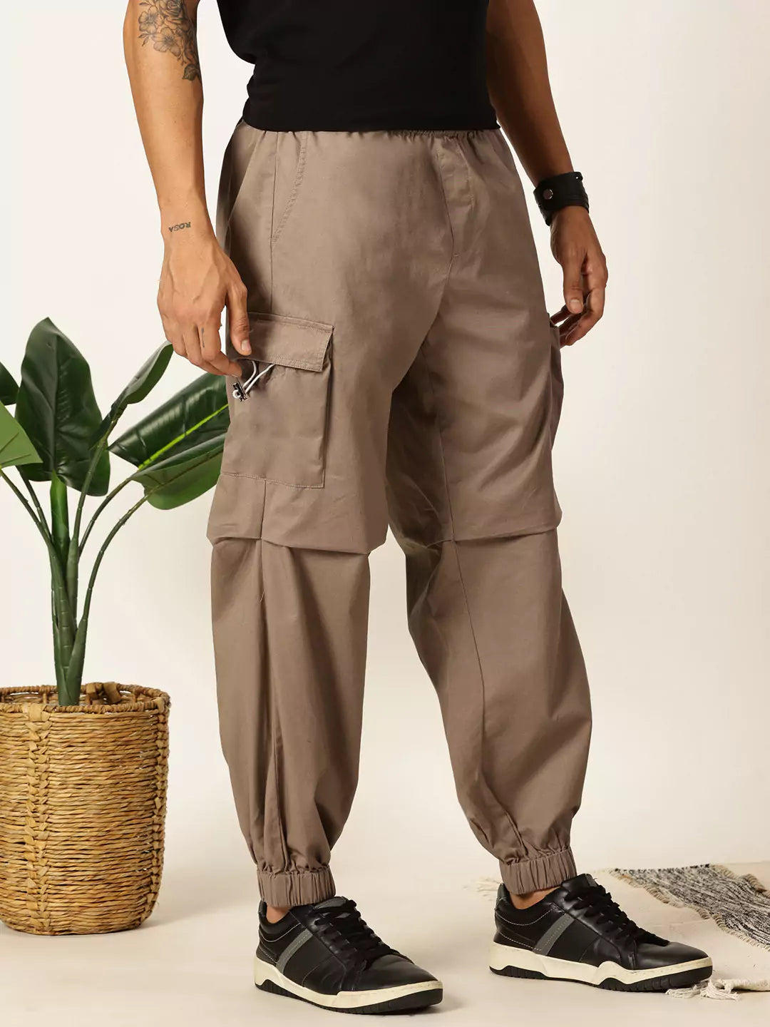 Thomas Scott Men Brown Mid-Rise Regular Fit Parashute Cargos Trousers
