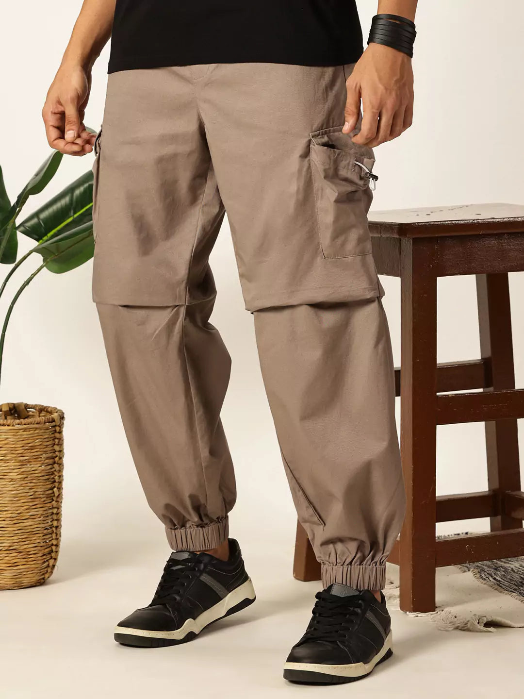 Thomas Scott Men Brown Mid-Rise Regular Fit Parashute Cargos Trousers