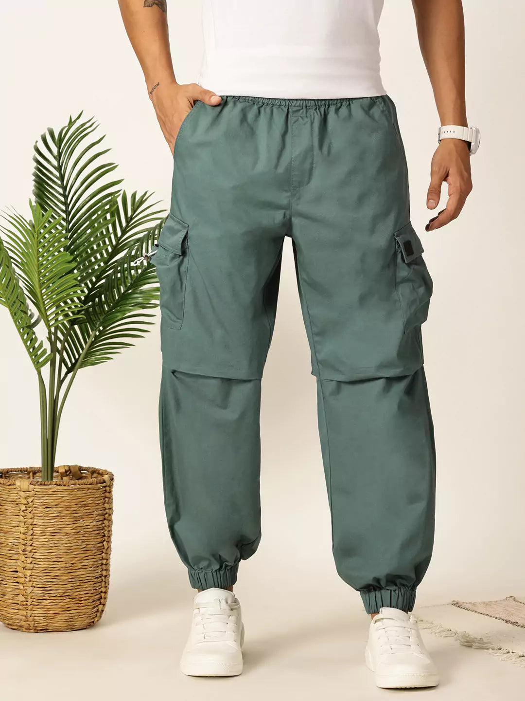 Thomas Scott Men Green Mid-Rise Regular Fit Parashute Cargos Trousers