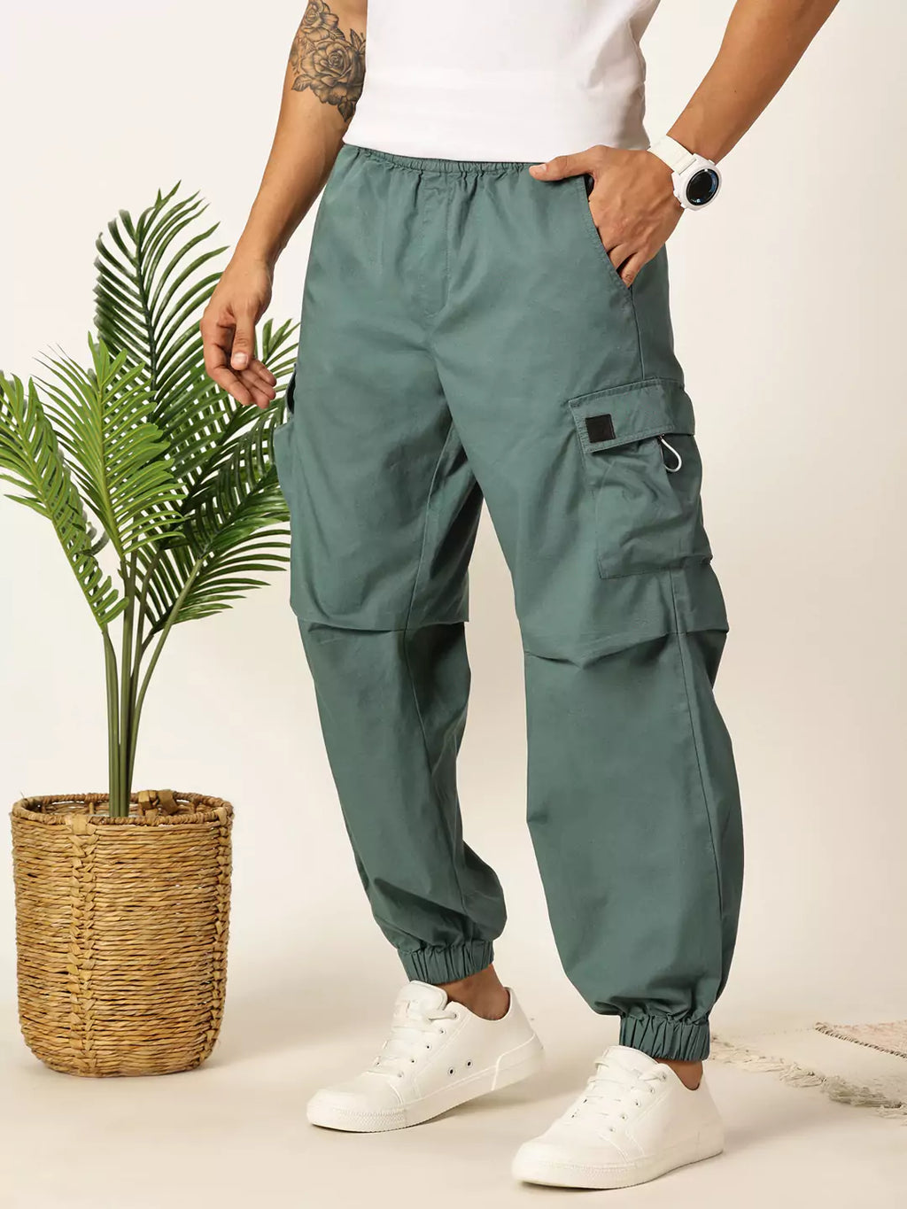 Thomas Scott Men Green Mid-Rise Regular Fit Parashute Cargos Trousers