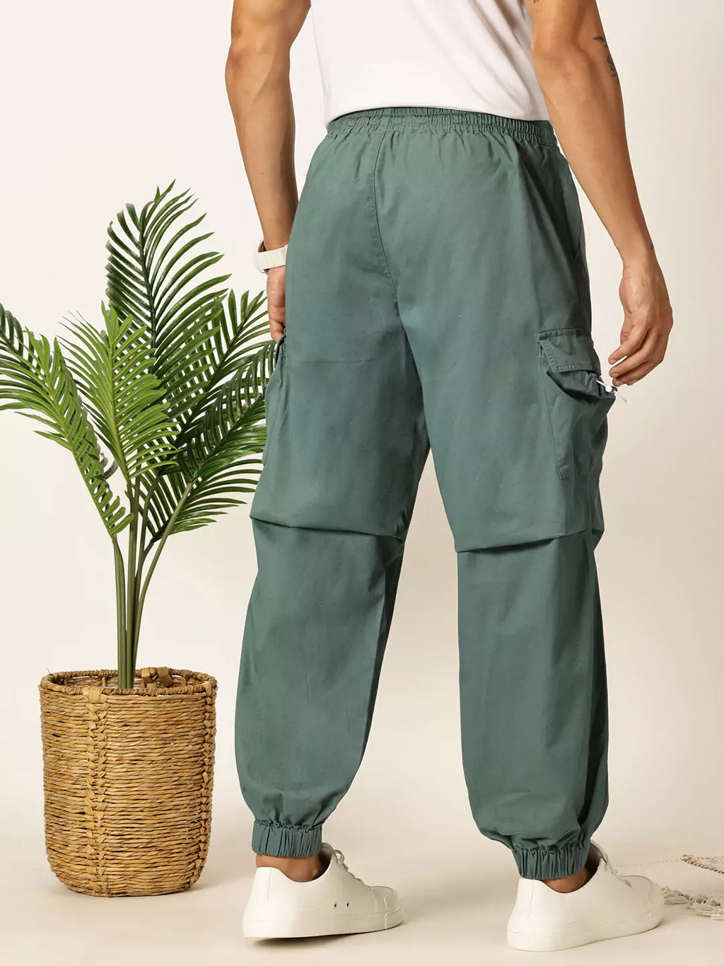 Thomas Scott Men Green Mid-Rise Regular Fit Parashute Cargos Trousers