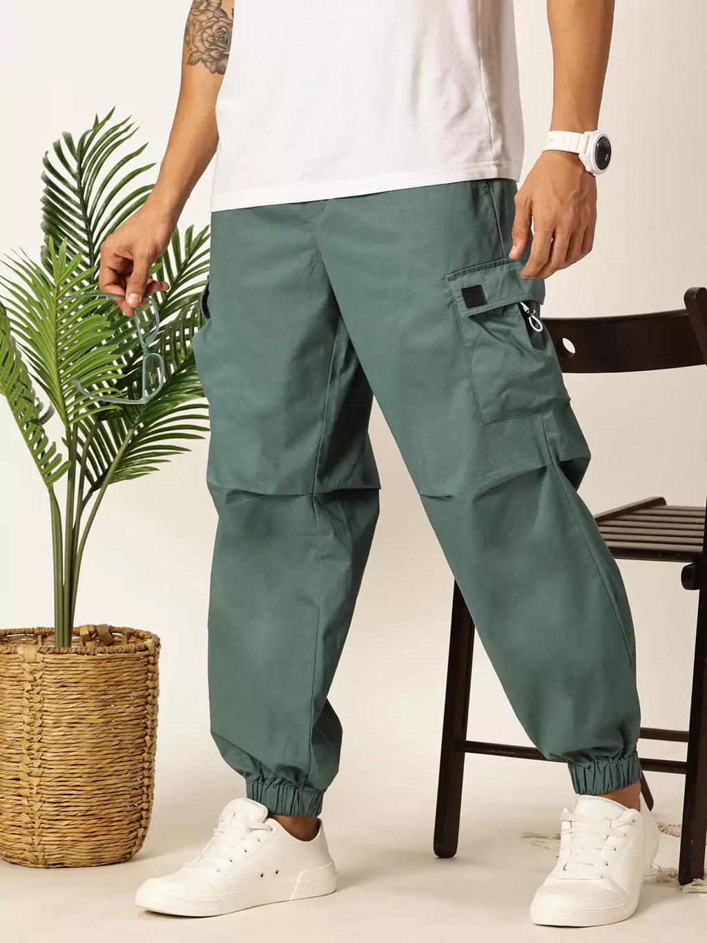 Thomas Scott Men Green Mid-Rise Regular Fit Parashute Cargos Trousers