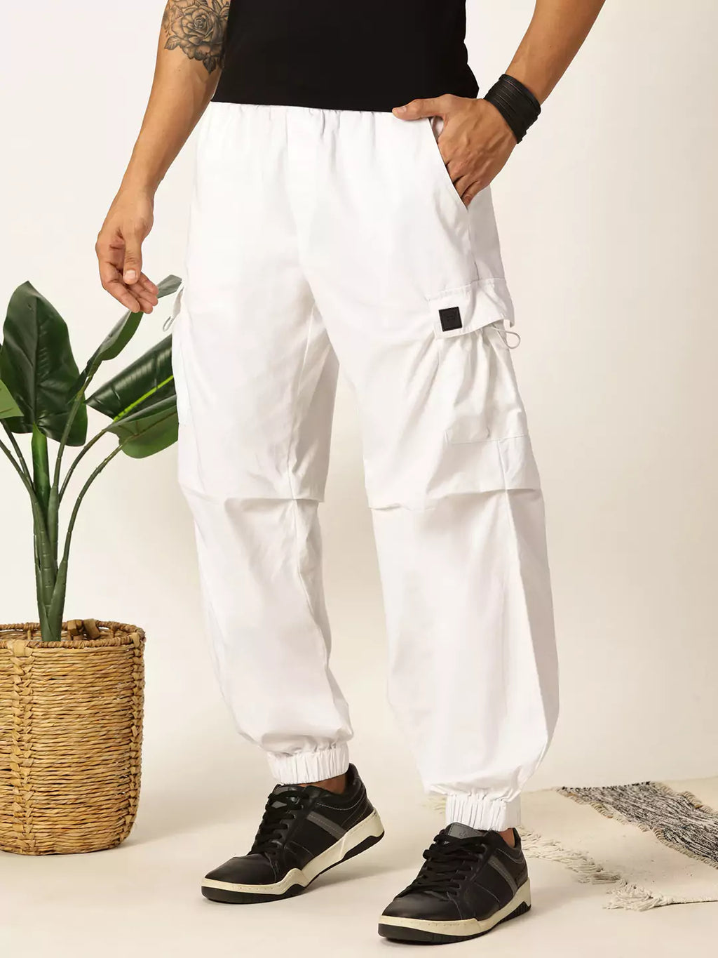 Thomas Scott Men White Mid-Rise Regular Fit Parashute Cargos Trousers