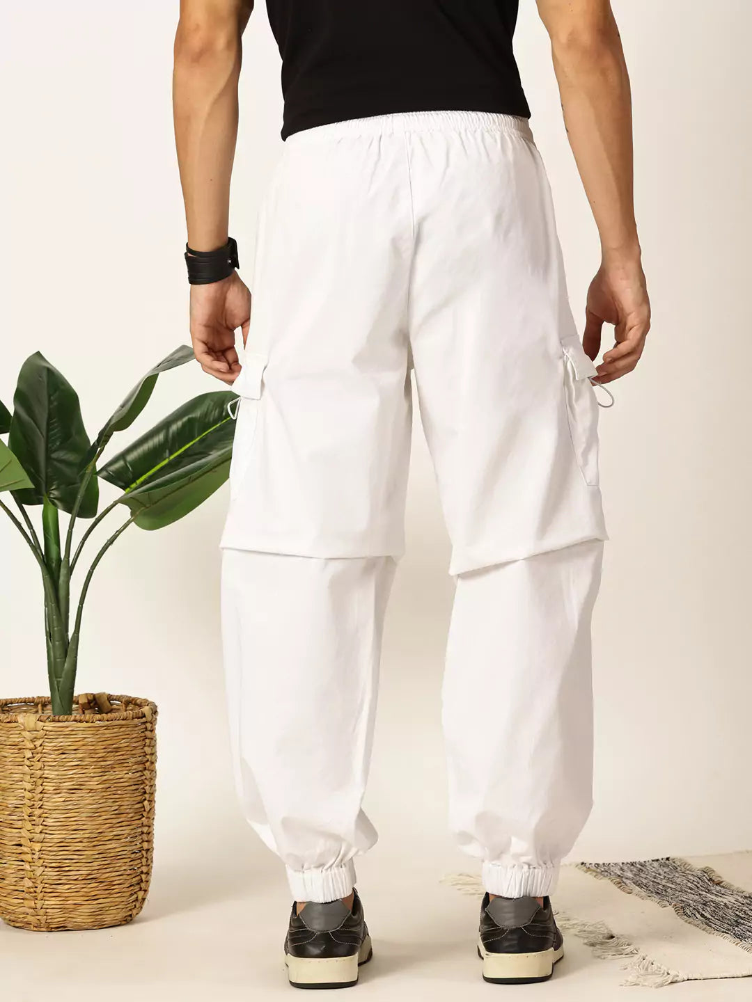 Thomas Scott Men White Mid-Rise Regular Fit Parashute Cargos Trousers
