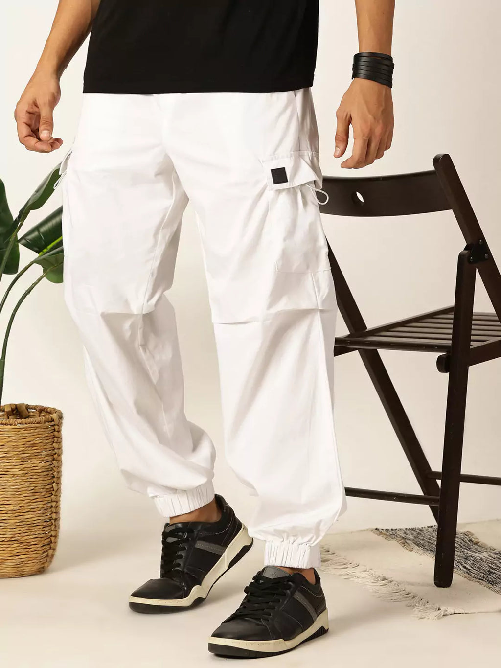 Thomas Scott Men White Mid-Rise Regular Fit Parashute Cargos Trousers