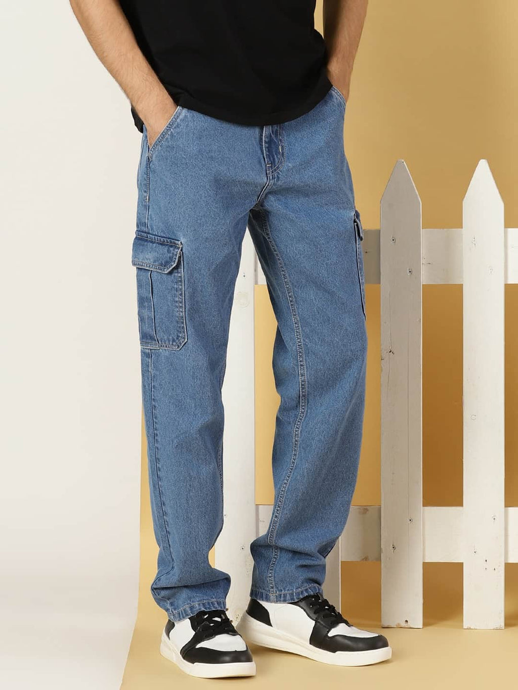 Thomas Scott Men Mid Rise Loose Relaxed Fit Clean Look Light Fade Cotton Jeans