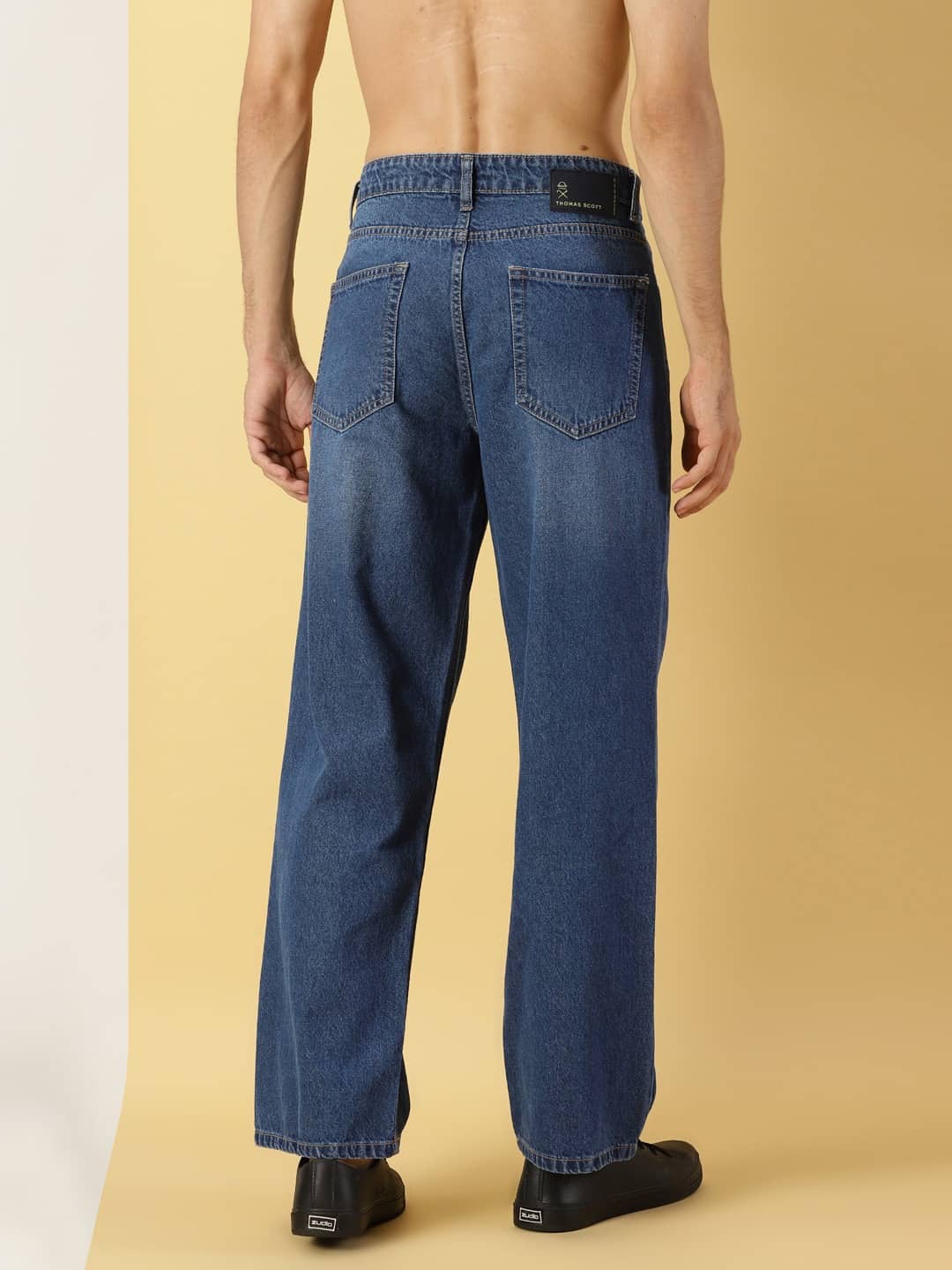 Thomas Scott Men Mid Rise Comfort Relaxed Fit Clean Look Light Fade Cotton Jeans