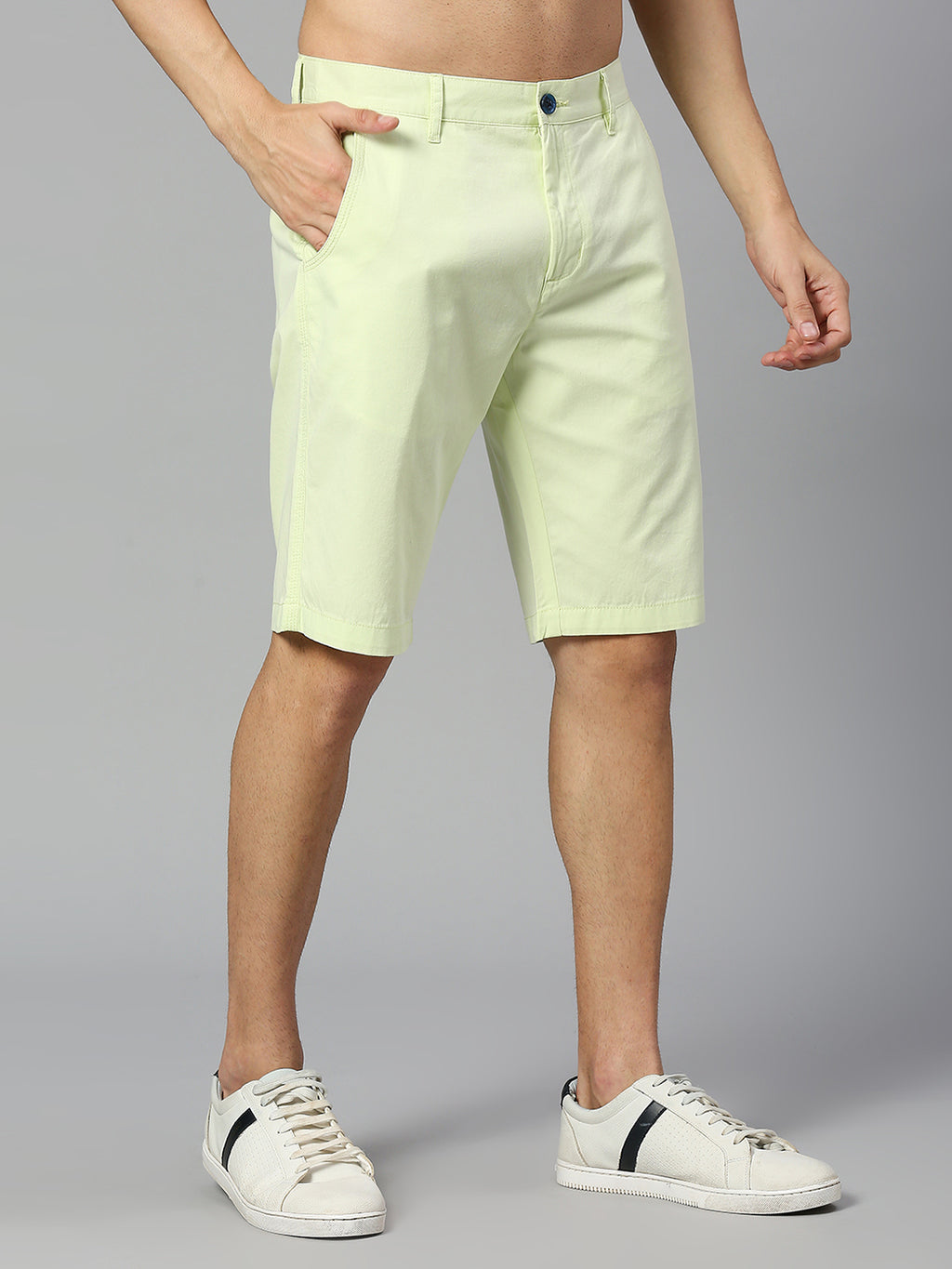 Thomas Scott Men Green Slim Fit Mid-Rise 100% Cotton Solid Woven Shorts