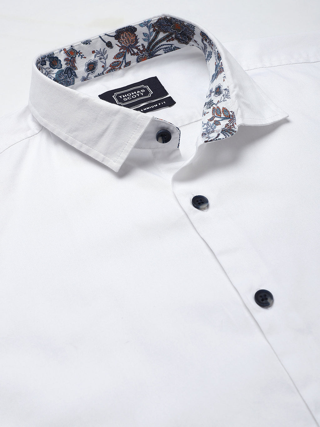 Thomas Scott Men White Relaxed Slim Fit Short Sleeves Spread Collar Solid Casual Shirt