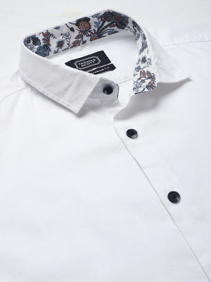Thomas Scott Men White Relaxed Slim Fit Short Sleeves Spread Collar Solid Casual Shirt