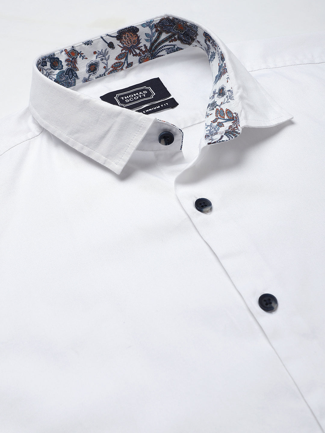 Thomas Scott Men White Relaxed Slim Fit Short Sleeves Spread Collar Solid Casual Shirt