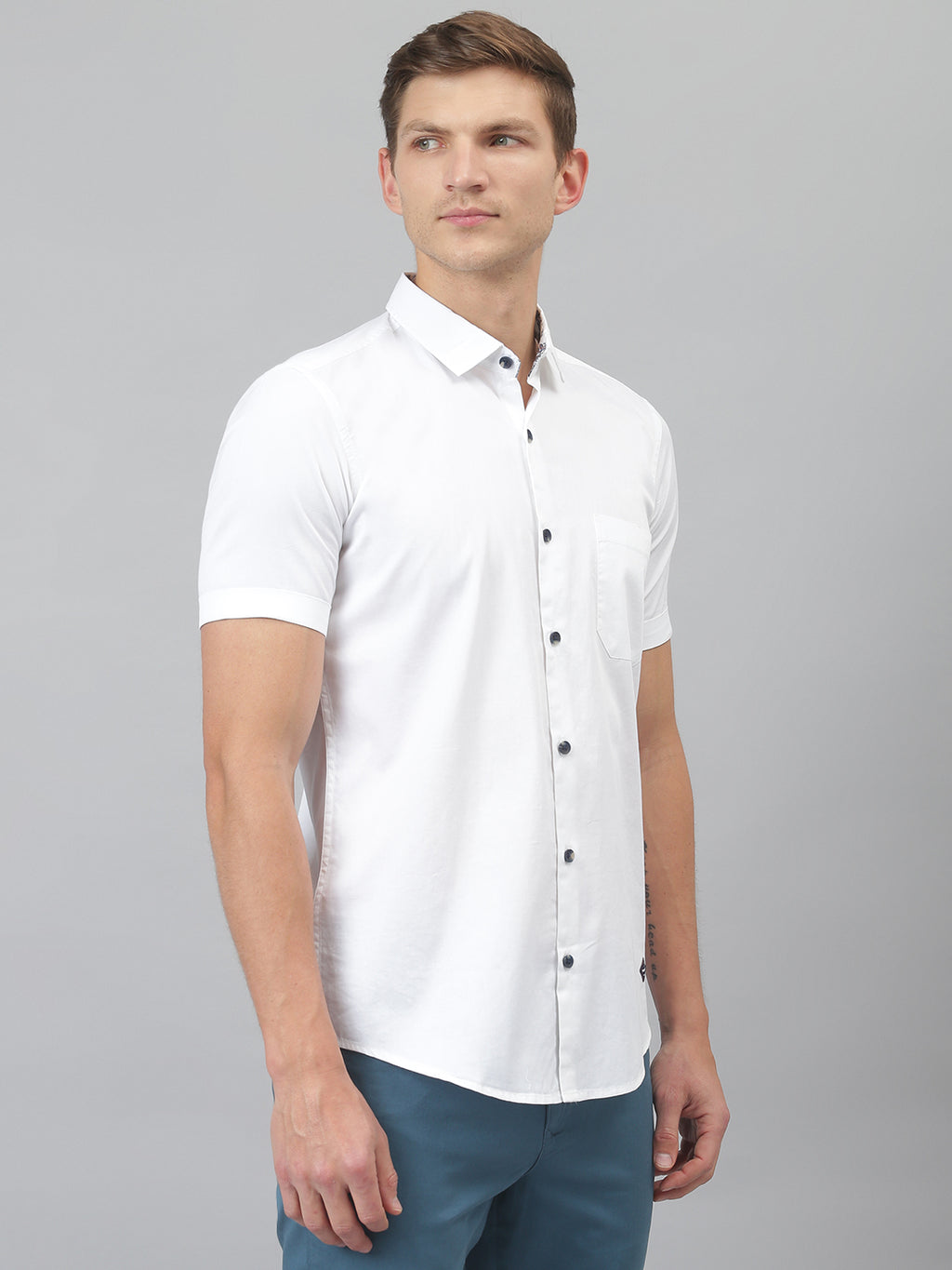 Thomas Scott Men White Relaxed Slim Fit Short Sleeves Spread Collar Solid Casual Shirt