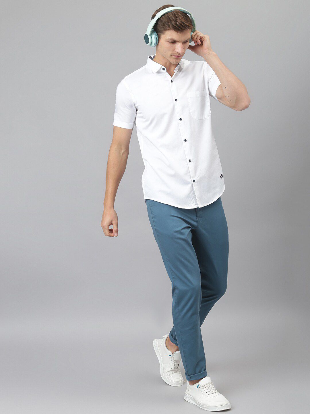 Thomas Scott Men White Relaxed Slim Fit Short Sleeves Spread Collar Solid Casual Shirt