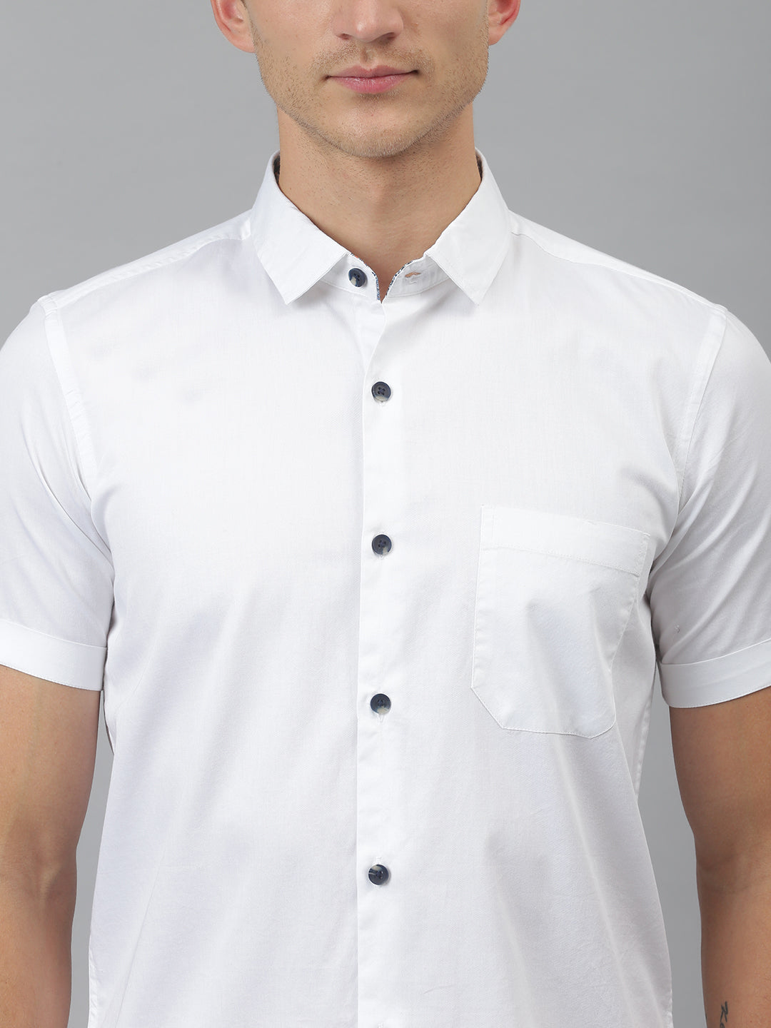 Thomas Scott Men White Relaxed Slim Fit Short Sleeves Spread Collar Solid Casual Shirt
