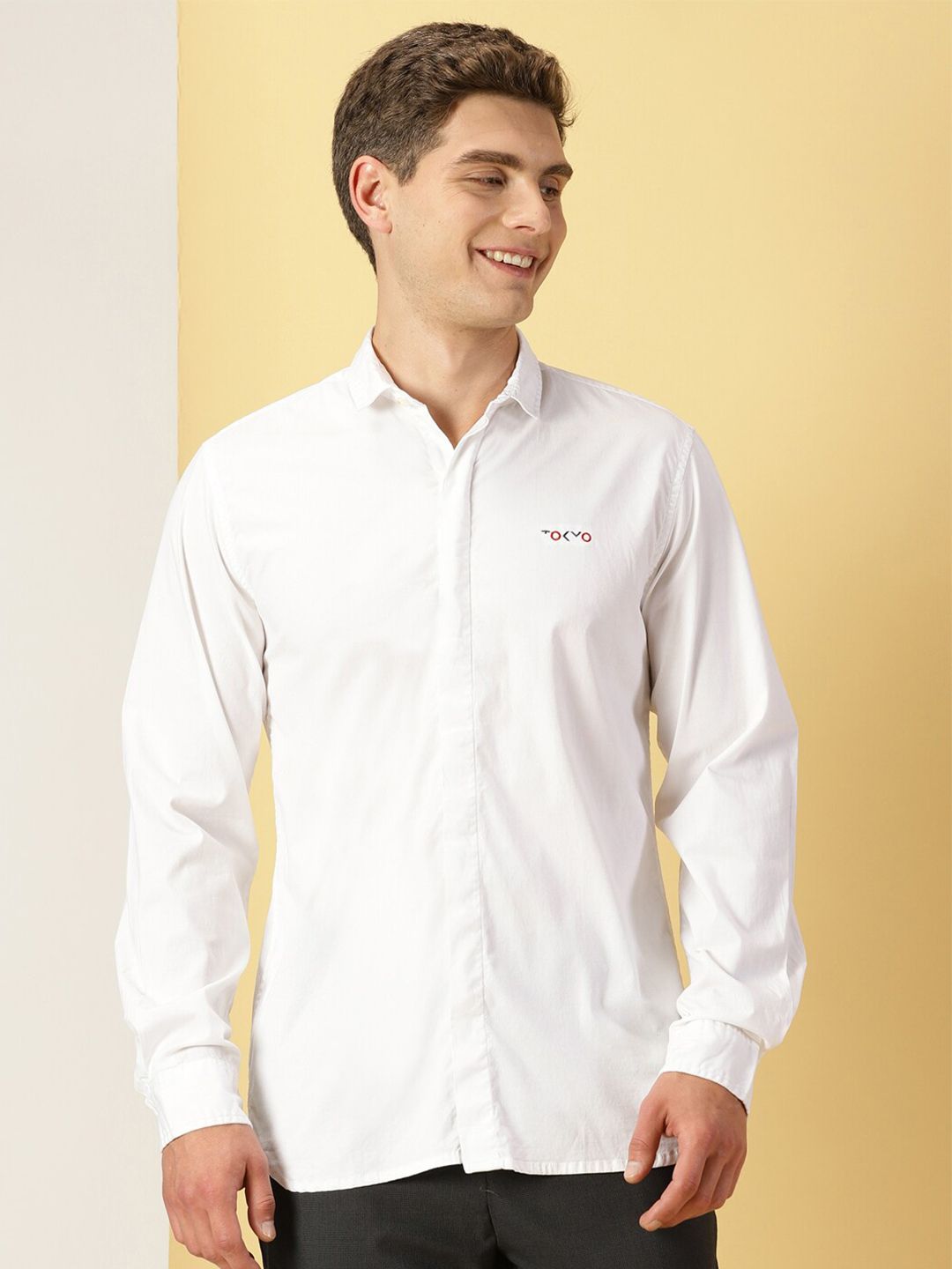 Thomas Scott Men White Classic Regular Fit Long Sleeves Spread Collar Solid Casual Shirt