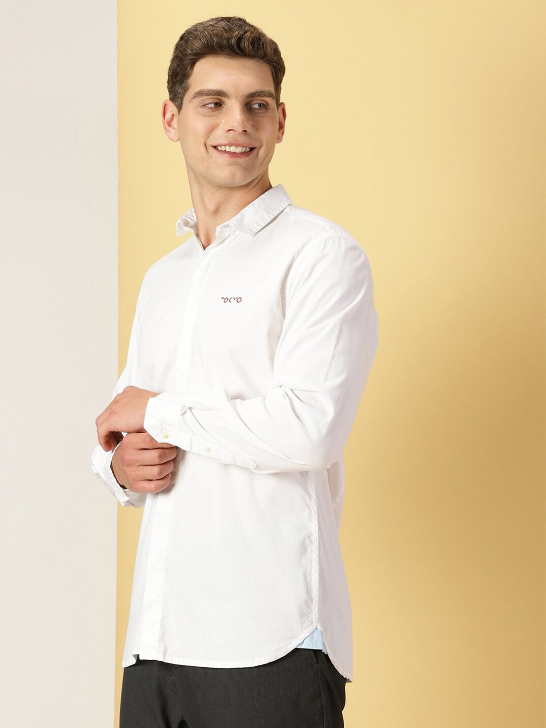 Thomas Scott Men White Classic Regular Fit Long Sleeves Spread Collar Solid Casual Shirt