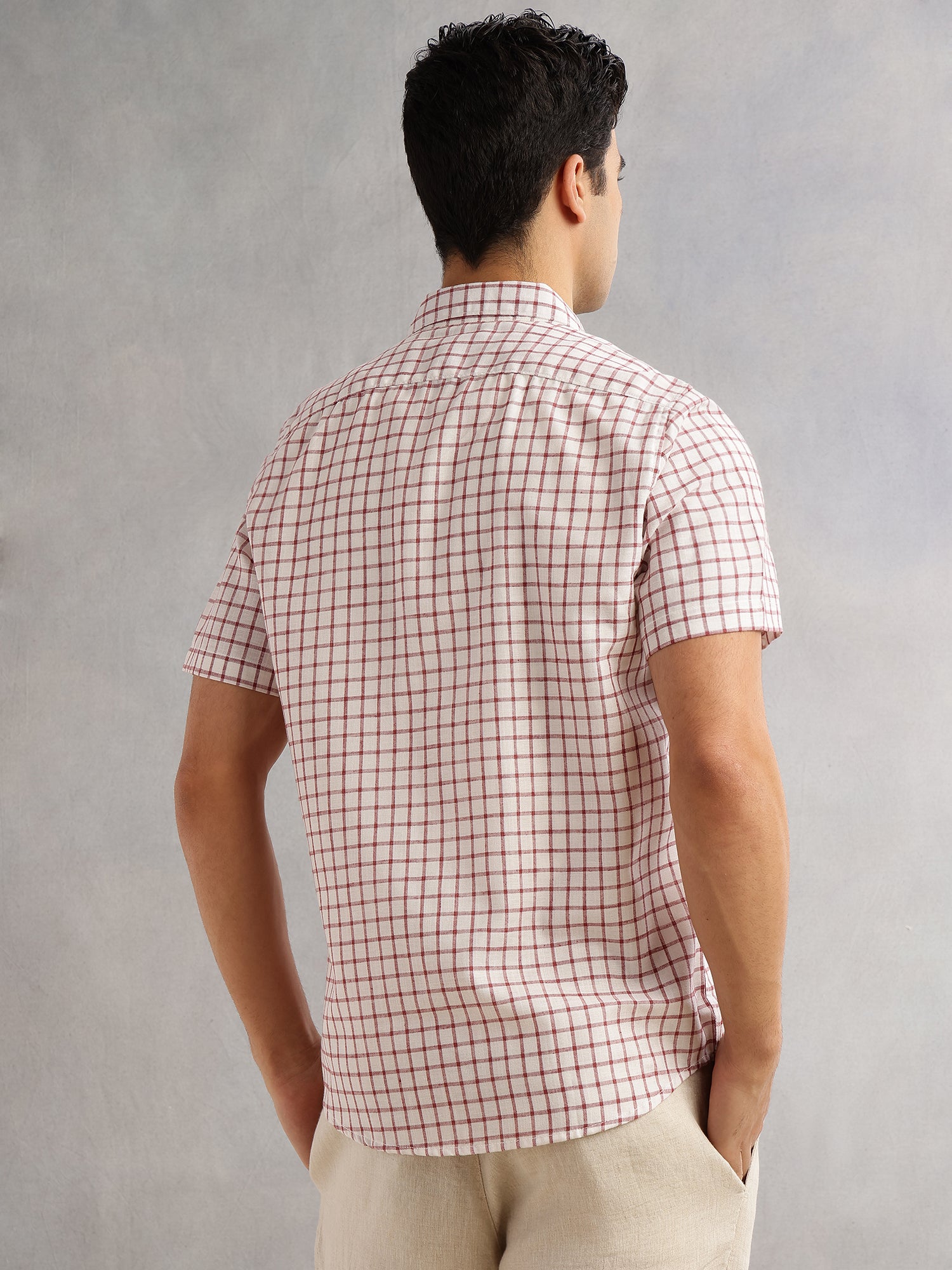 Thomas Scott Men Maroon Slim Fit Short Sleeves Spread Collar Gingham Checks Linen Casual Shirt