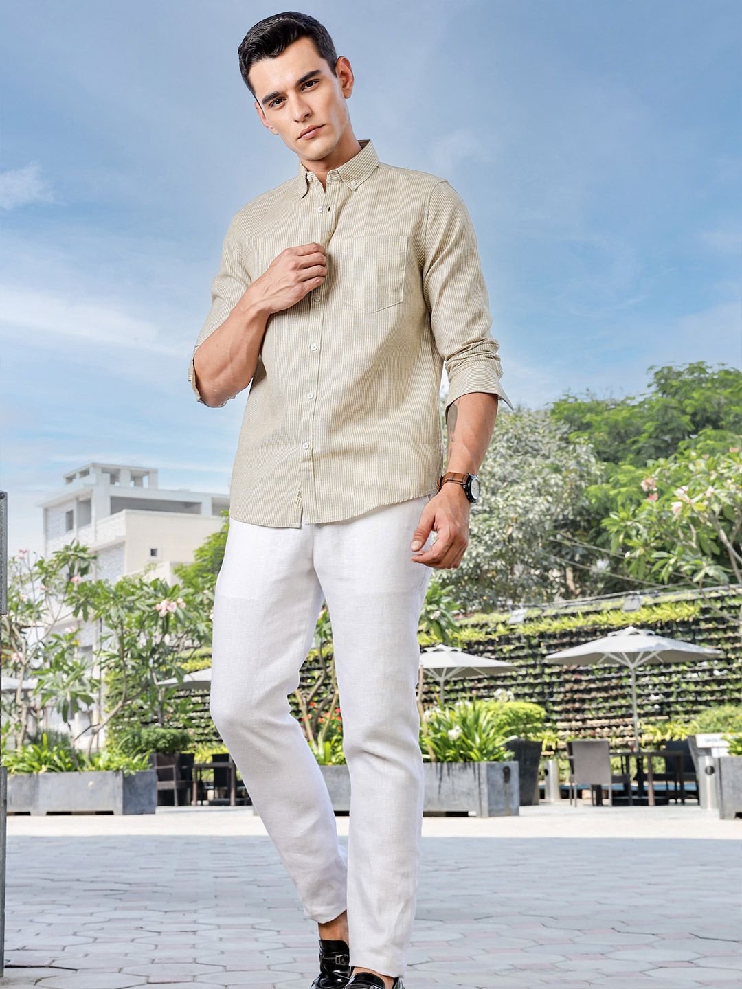 Brown Slim Fit Long Sleeves Pinstripes Linen Casual Shirt For Men