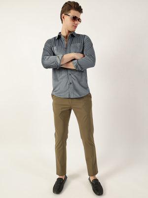 Grey Classic Spread Collar Textured Solid Slim Fit Casual Shirt For Men