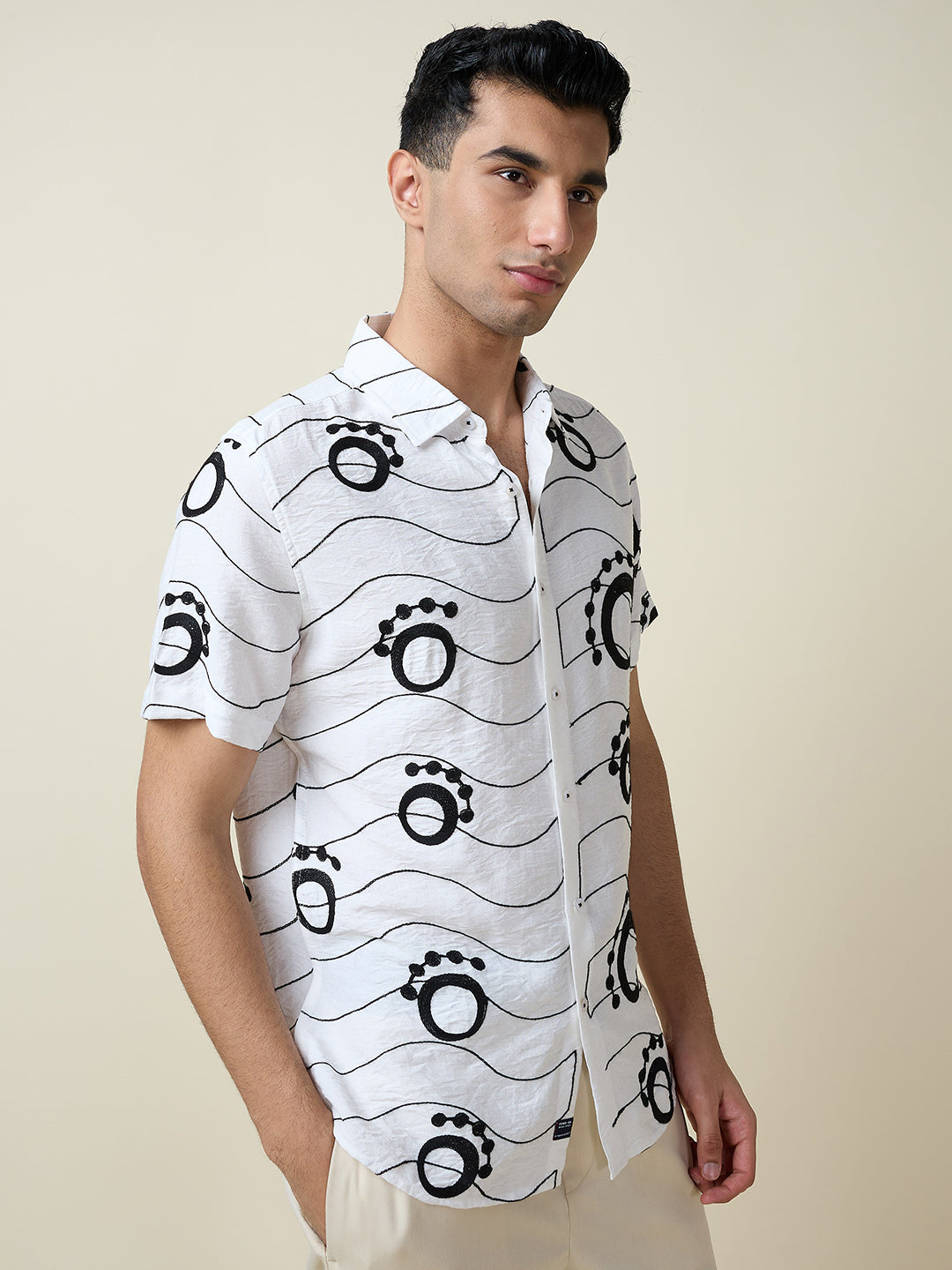 Thomas Scott Men White Short Sleeves Spread Collar Regular Fit Embroidered Shirt