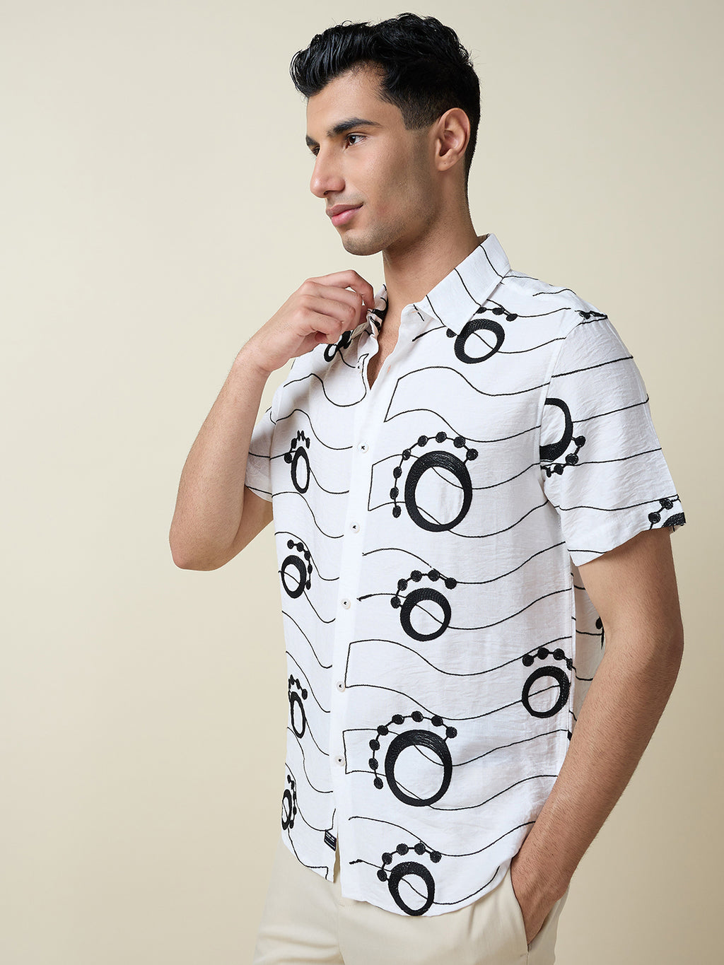Thomas Scott Men White Short Sleeves Spread Collar Regular Fit Embroidered Shirt