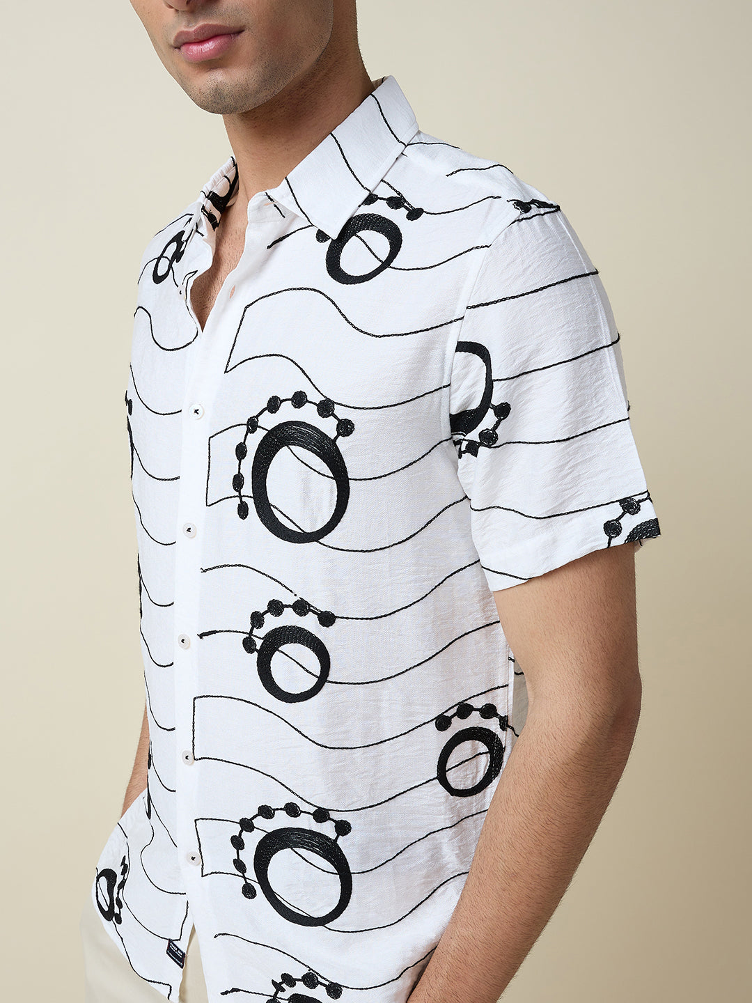 Thomas Scott Men White Short Sleeves Spread Collar Regular Fit Embroidered Shirt