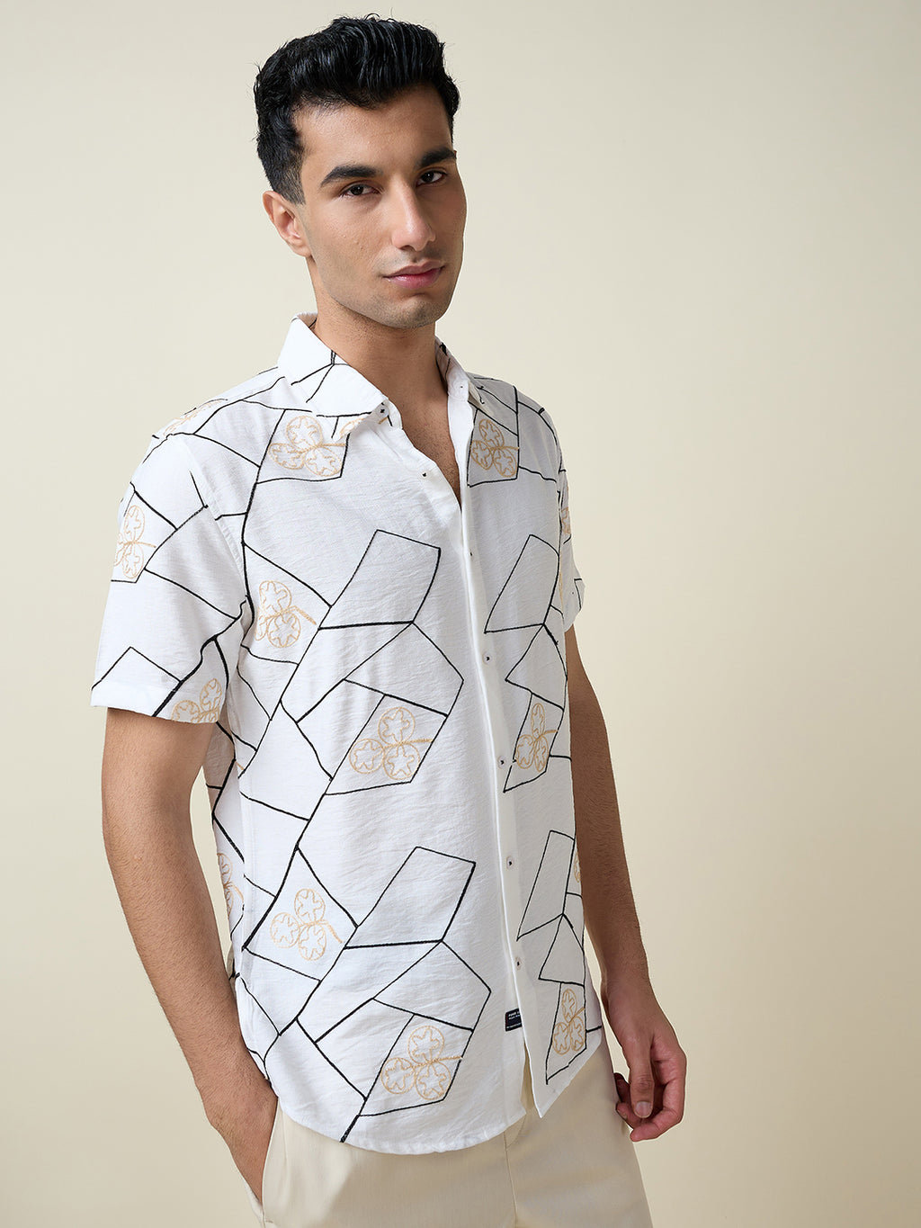 Thomas Scott Men White Short Sleeves Spread Collar Slim Fit Embroidered Shirt