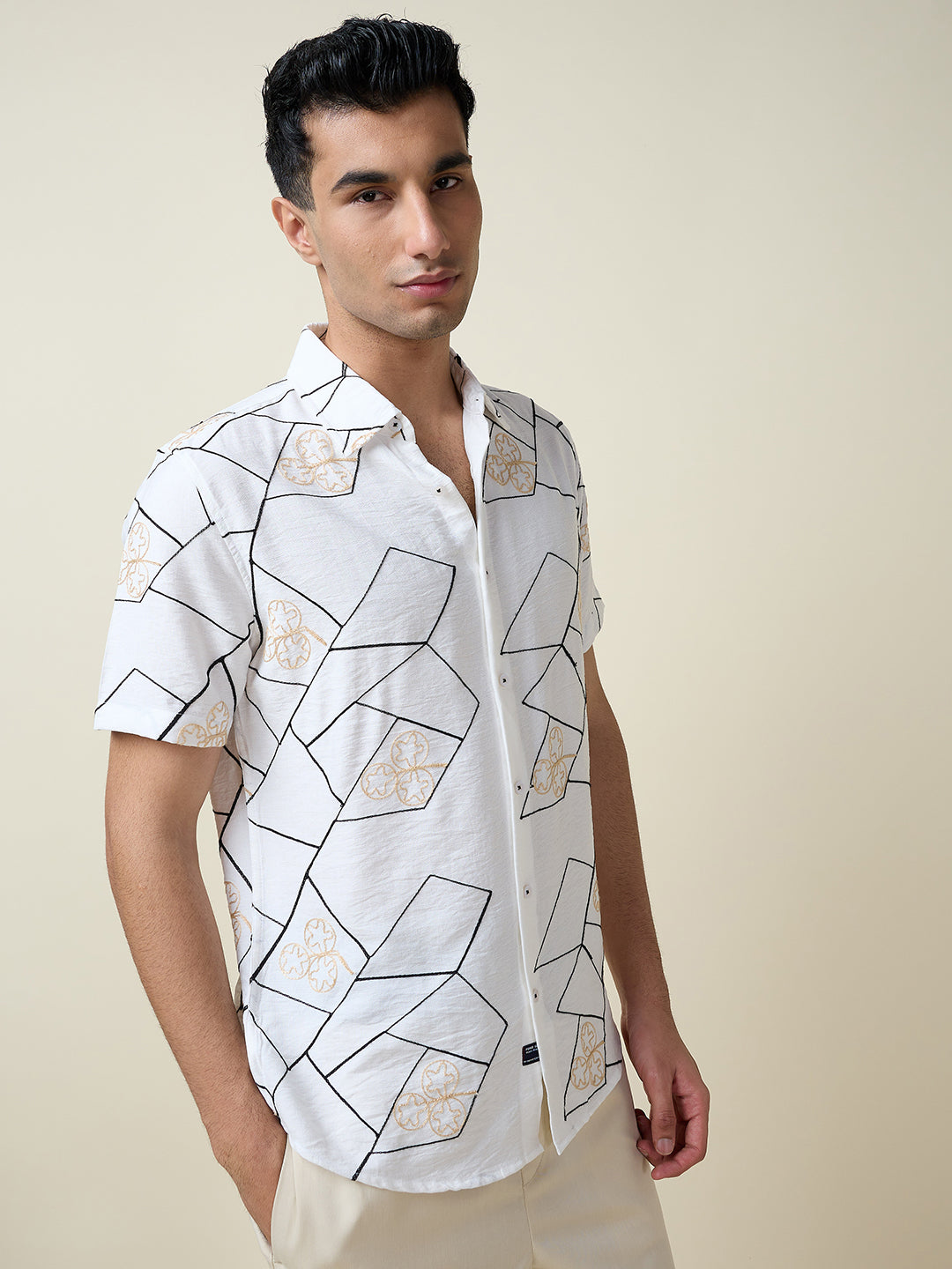 Thomas Scott Men White Short Sleeves Spread Collar Slim Fit Embroidered Shirt