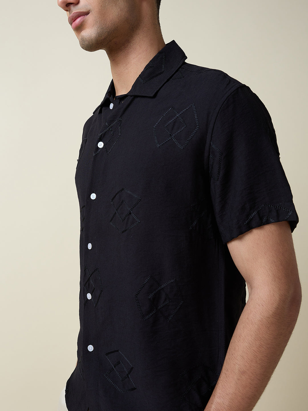 Thomas Scott Men Black Short Sleeves Spread Collar Oversized Embroidered Shirt