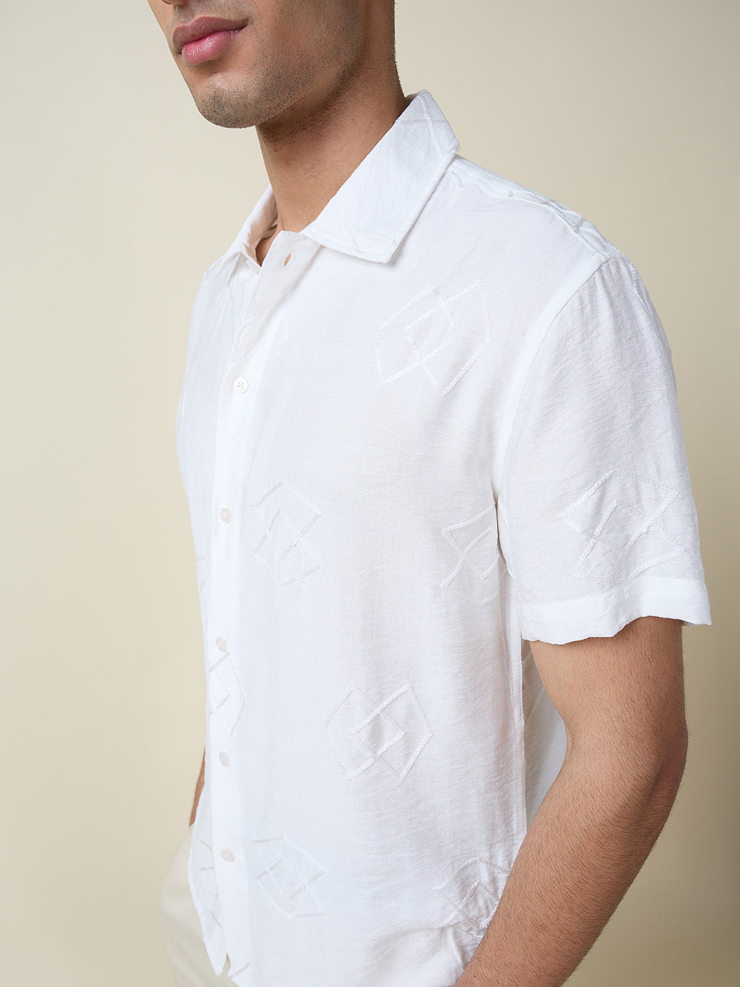 Thomas Scott Men White Short Sleeves Spread Collar Oversized Embroidered Shirt