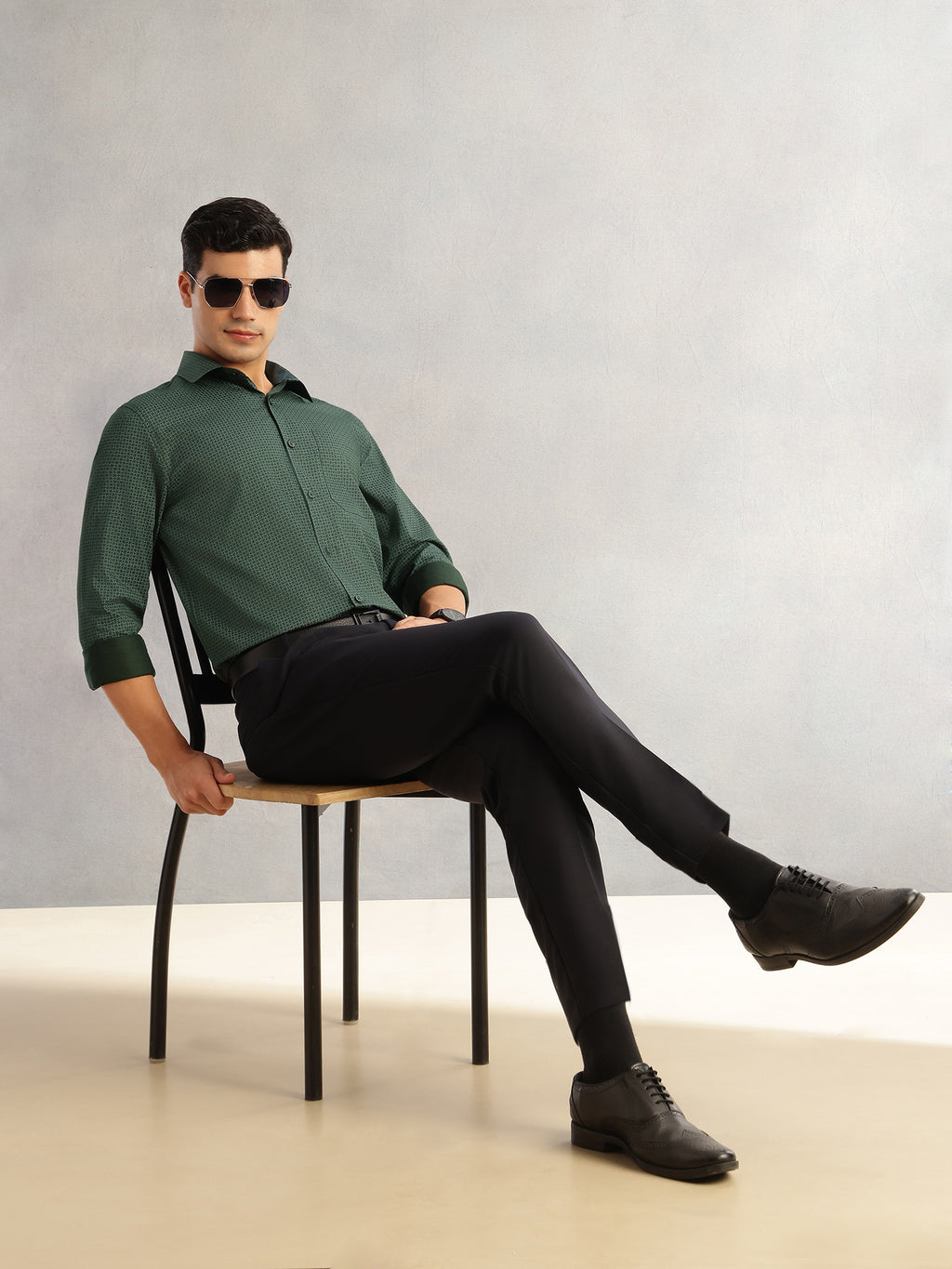 Thomas Scott Men Green Regular Fit Long Sleeves Cutaway Collar Geometric Printed 100% Cotton Satin Formal Shirt