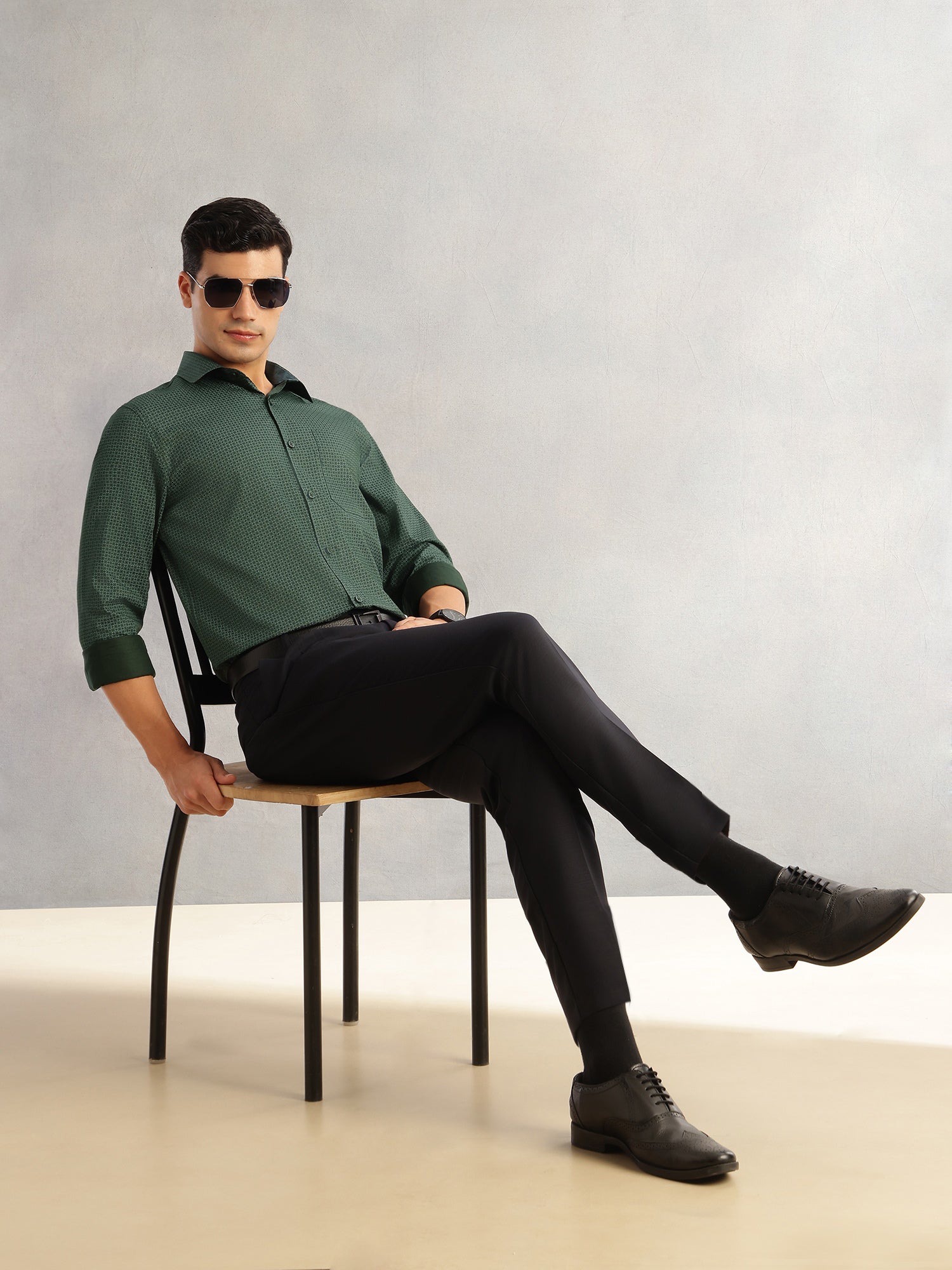 Thomas Scott Men Green Regular Fit Long Sleeves Cutaway Collar Geometric Printed 100% Cotton Satin Formal Shirt