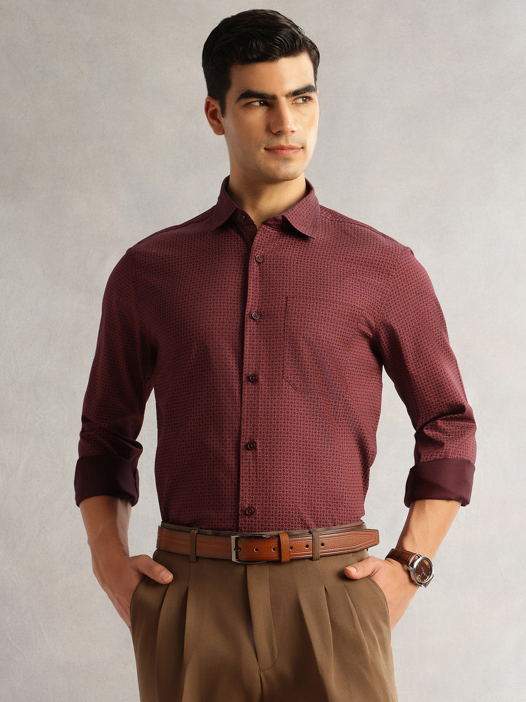 Thomas Scott Men Wine Regular Fit Long Sleeves Cutaway Collar Geometric Printed 100% Cotton Satin Formal Shirt