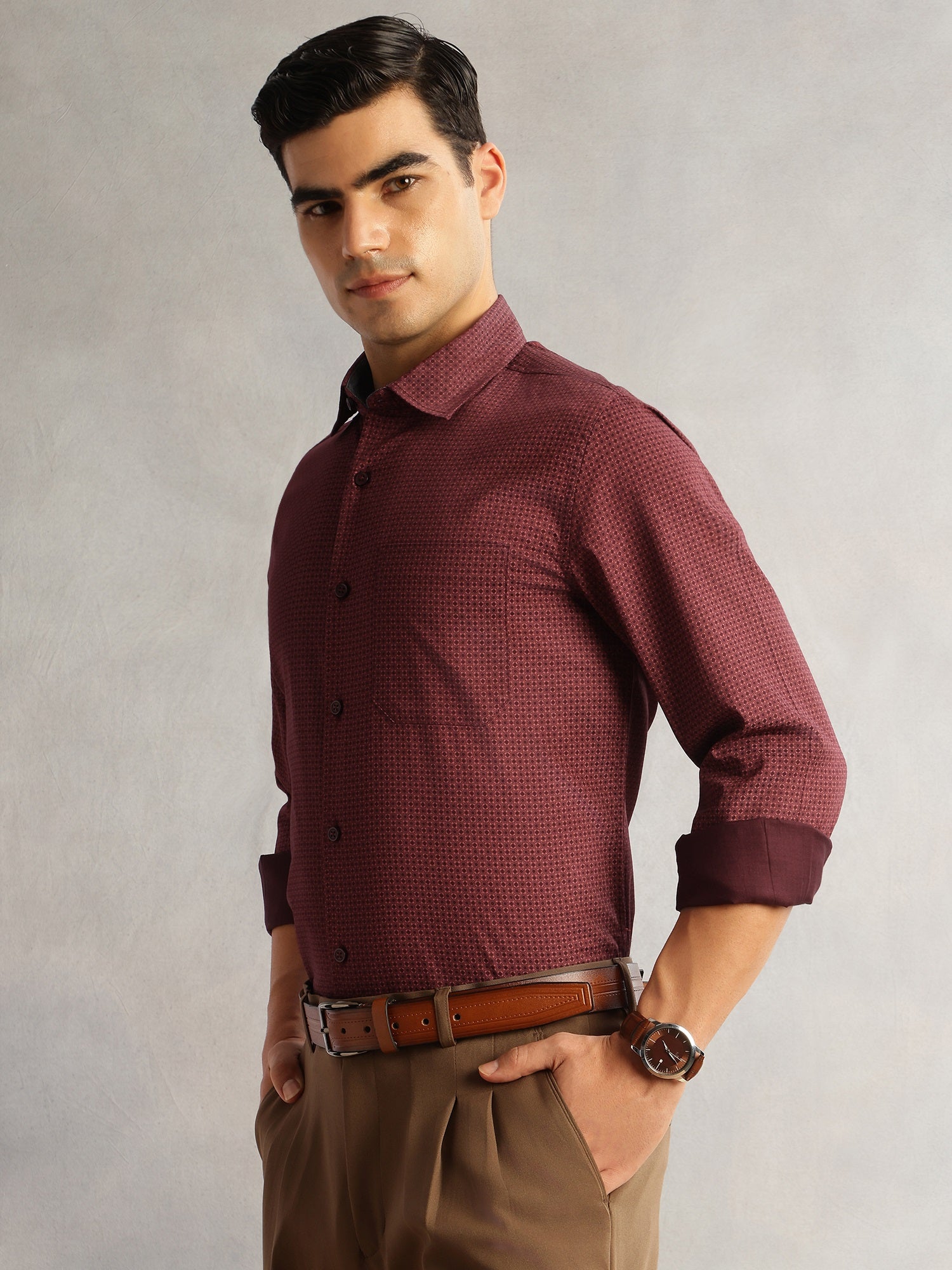Thomas Scott Men Wine Regular Fit Long Sleeves Cutaway Collar Geometric Printed 100% Cotton Satin Formal Shirt
