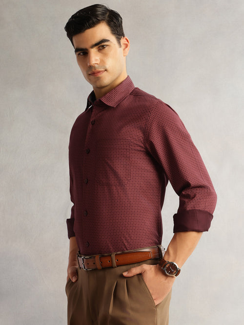 Thomas Scott Men Wine Regular Fit Long Sleeves Cutaway Collar Geometric Printed 100% Cotton Satin Formal Shirt