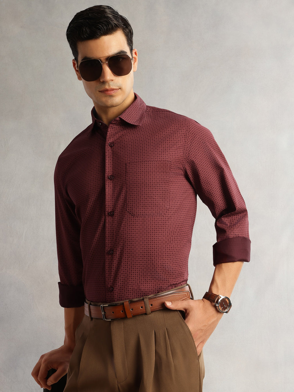 Thomas Scott Men Wine Regular Fit Long Sleeves Cutaway Collar Geometric Printed 100% Cotton Satin Formal Shirt