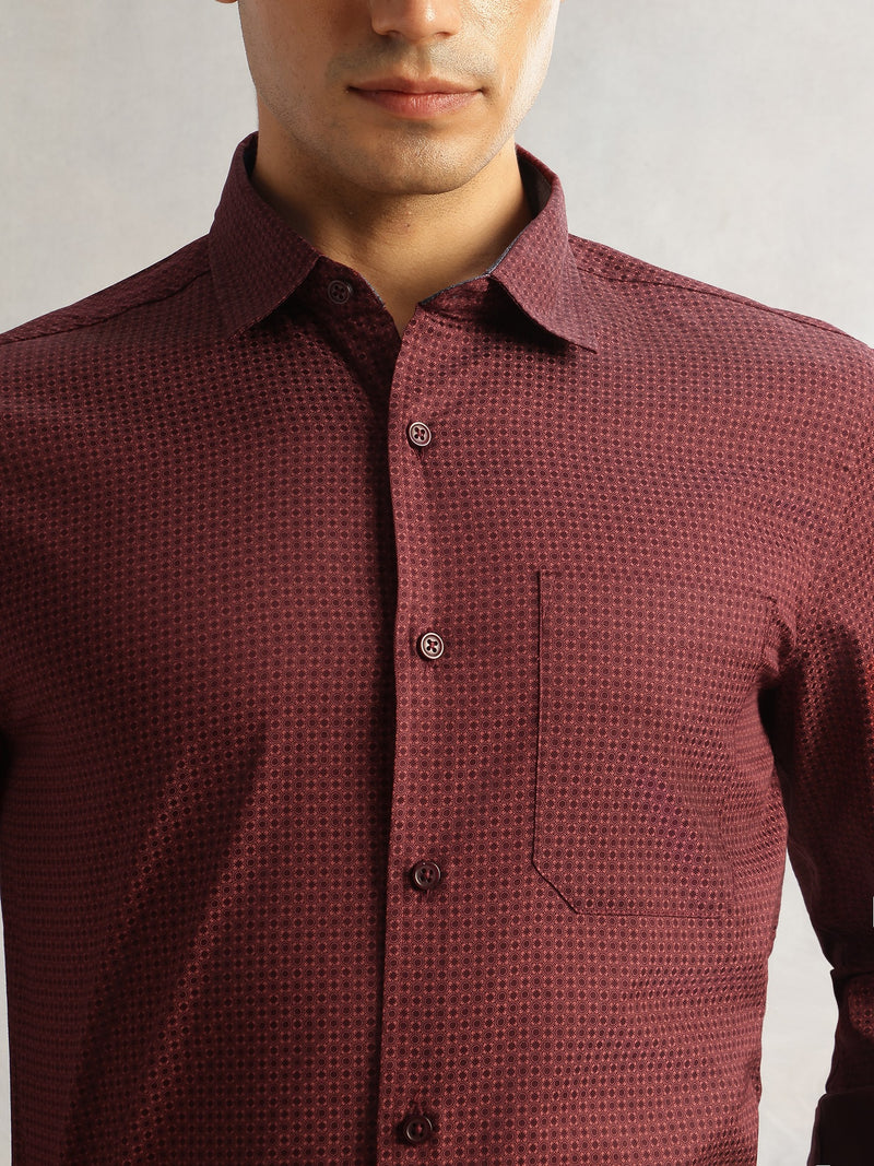 Thomas Scott Men Wine Regular Fit Long Sleeves Cutaway Collar Geometric Printed 100% Cotton Satin Formal Shirt