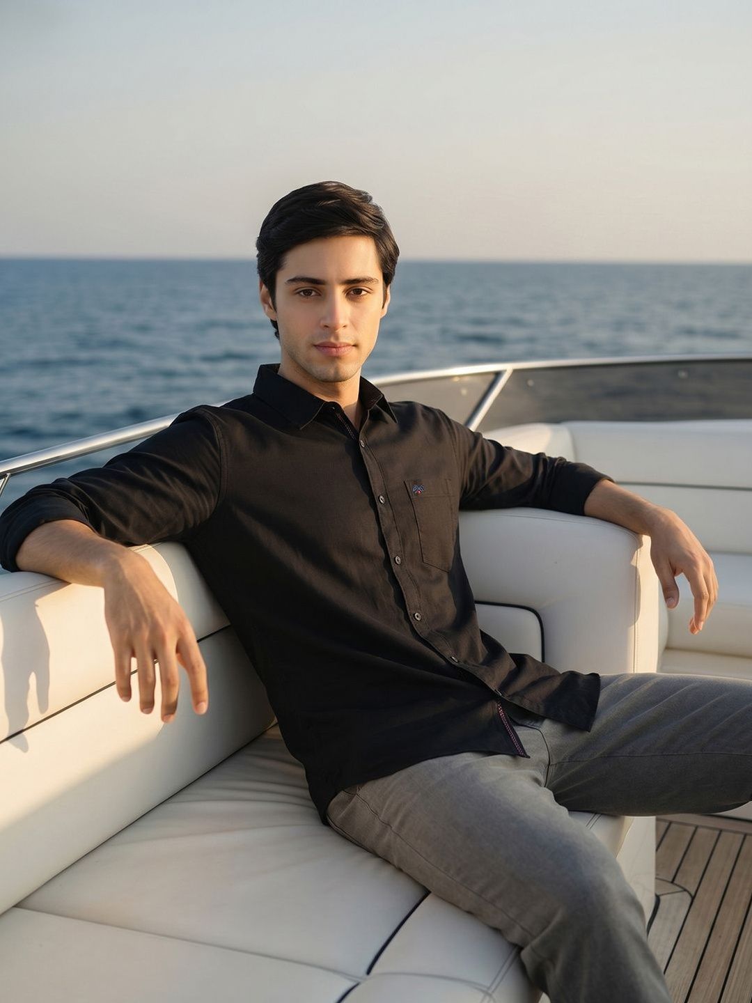 Black Slim Fit Long Sleeves Solid Spread Collar 100% Cotton Twill Casual Shirt For Men
