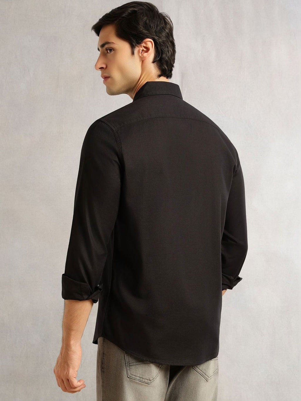 Black Slim Fit Long Sleeves Solid Spread Collar 100% Cotton Twill Casual Shirt For Men