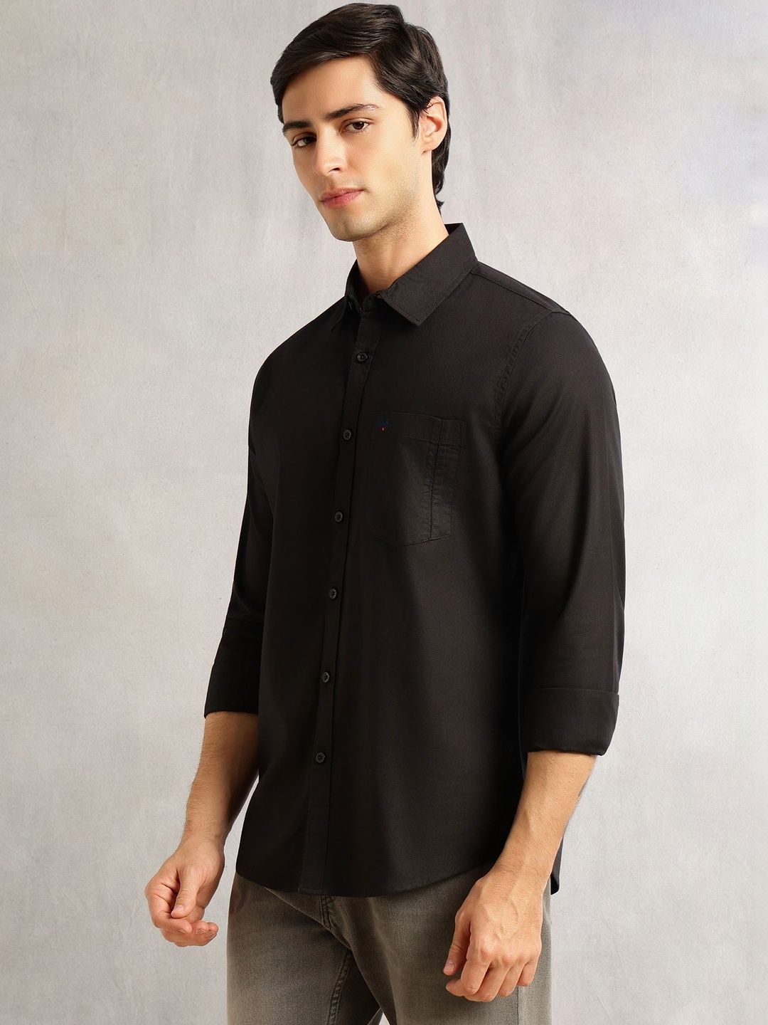 Black Slim Fit Long Sleeves Solid Spread Collar 100% Cotton Twill Casual Shirt For Men