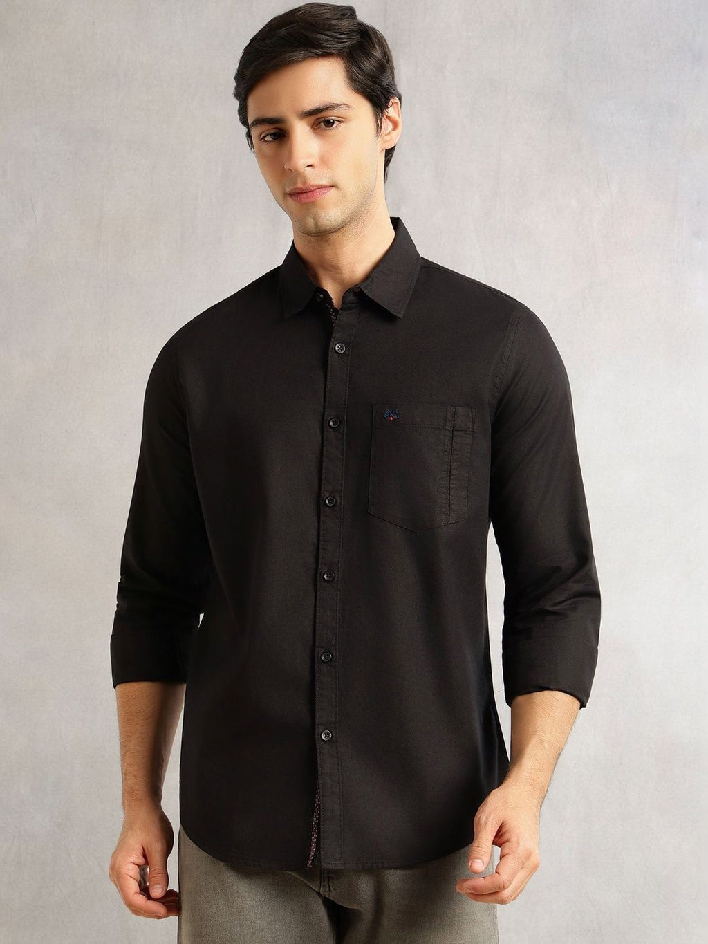 Black Slim Fit Long Sleeves Solid Spread Collar 100% Cotton Twill Casual Shirt For Men